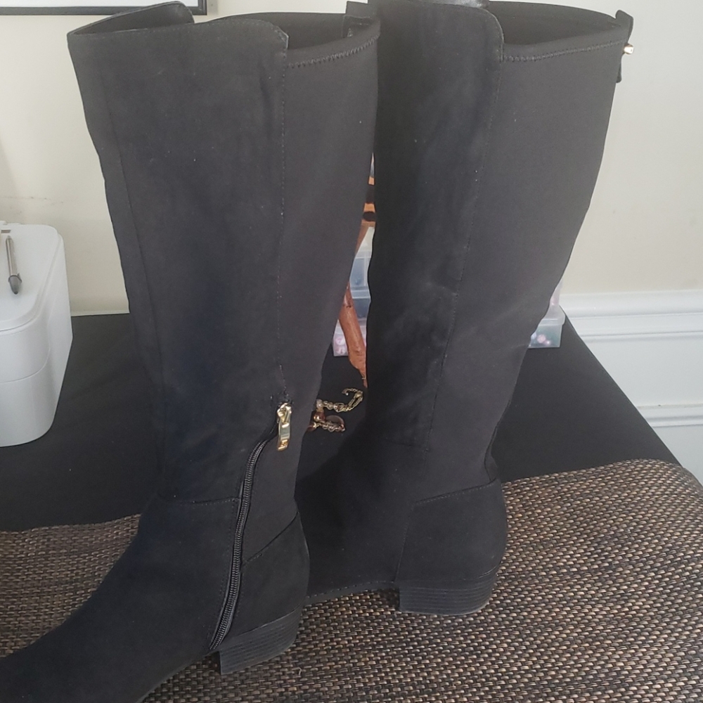 Boots - Picture 2 of 6